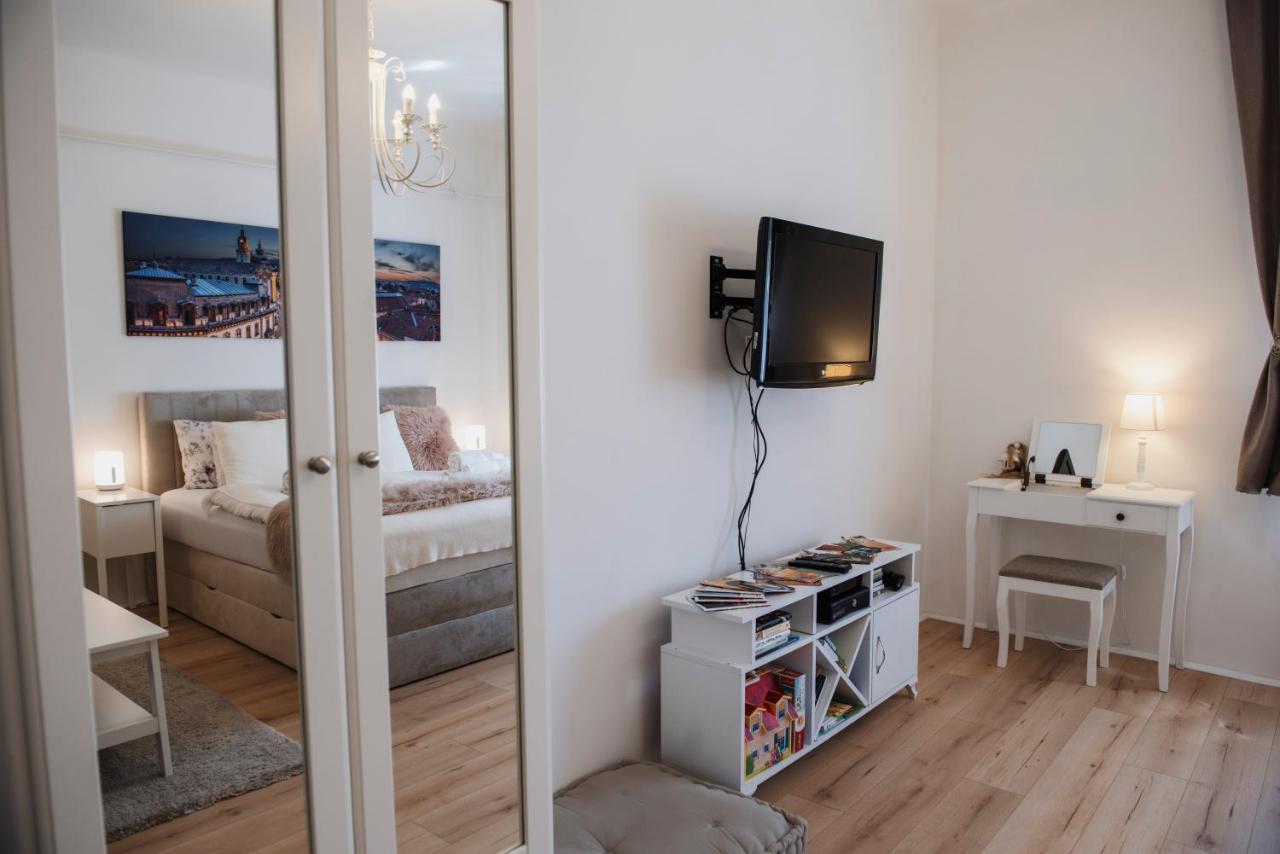 Heart Of Pecs Apartman Free Parking Exterior photo