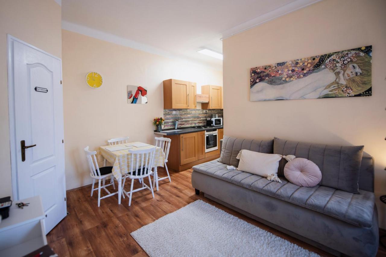 Heart Of Pecs Apartman Free Parking Exterior photo