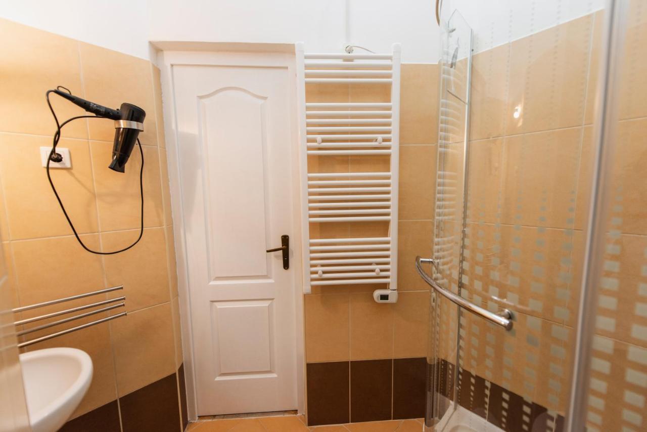 Heart Of Pecs Apartman Free Parking Exterior photo
