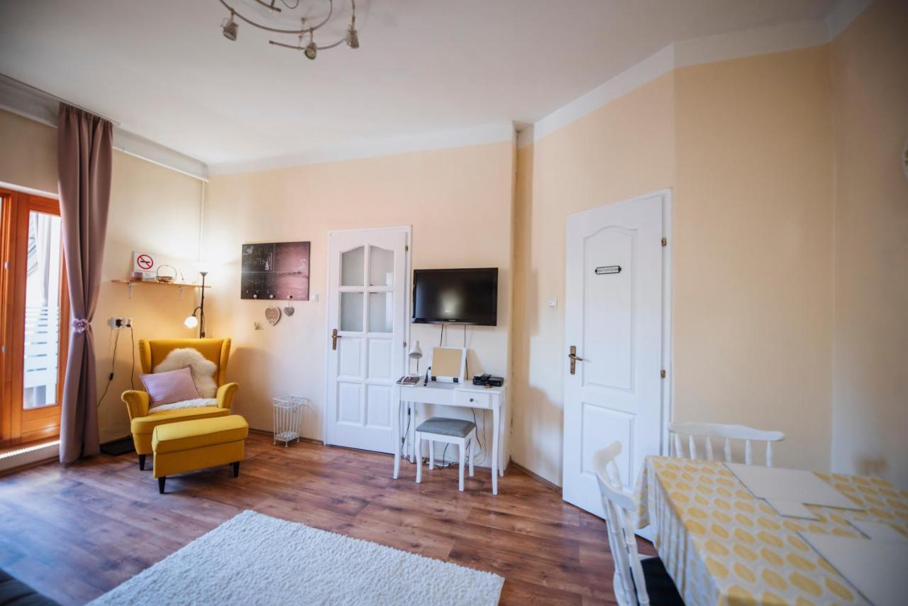 Heart Of Pecs Apartman Free Parking Exterior photo
