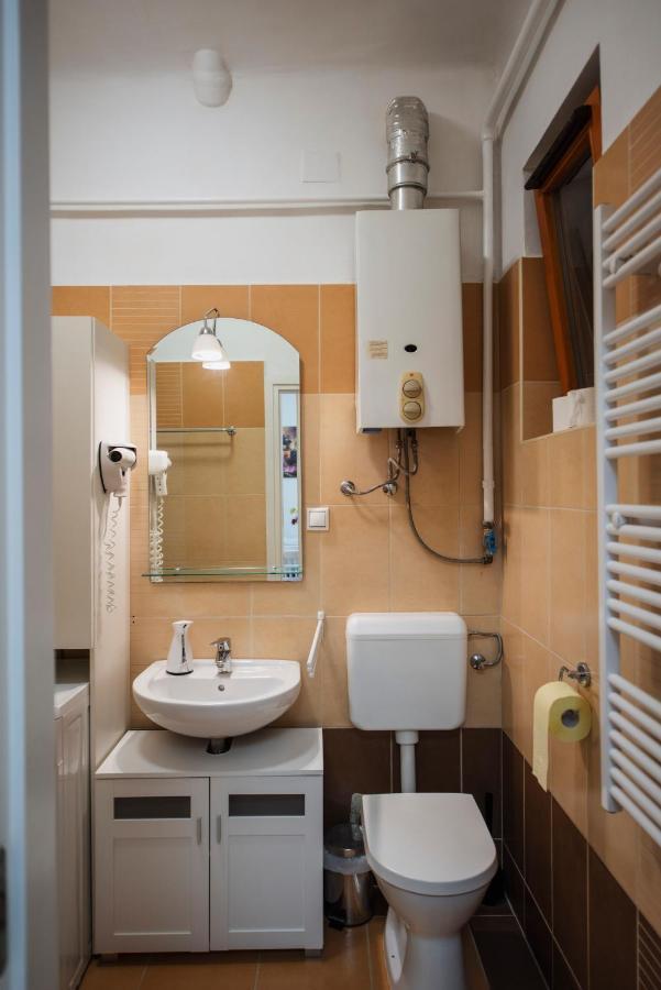 Heart Of Pecs Apartman Free Parking Exterior photo
